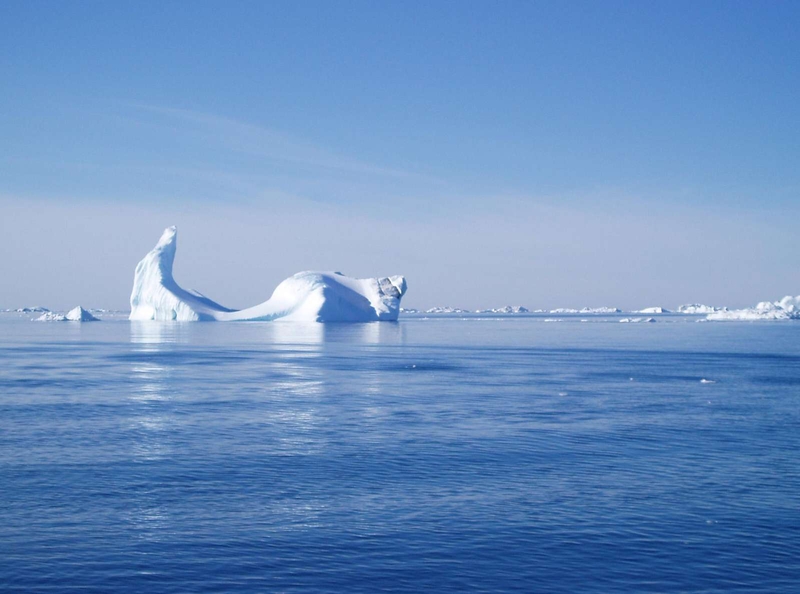 Floating icebergs in the Arctic