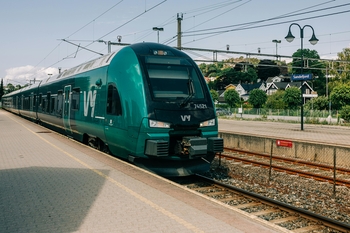 Tåg på Sandefjord station i Norge